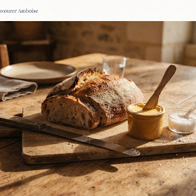 Pain artisanal, beurre et fleur de sel.
