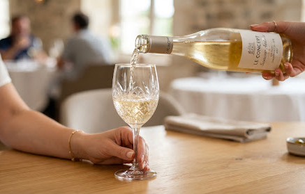 Service du vin.